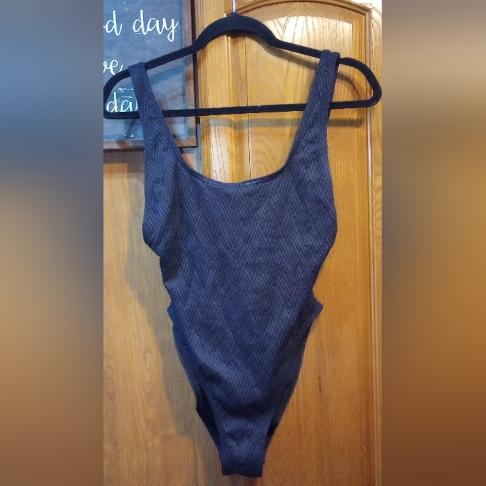 Vince Camuto Swim Black Ribbed One Piece Swimsuit Size 10